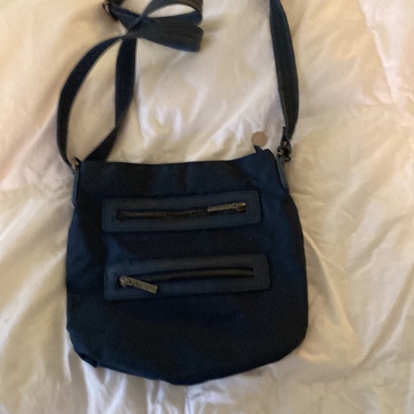 Navy blue nylon roots crossbody - Picture 6 of 8